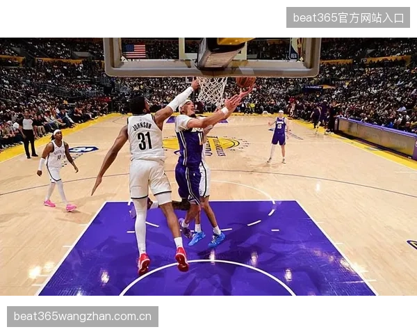 NBA湖人通过快速转移拉开空间,进攻流畅度提升
