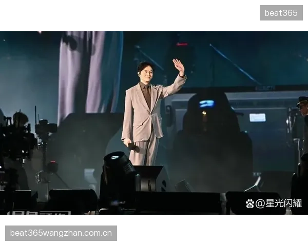 张智霖夫妇春节滑雪：从“冰雪奇缘”到“家庭乐章”——如何让家庭旅行变得更温暖、更精彩？